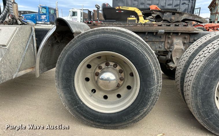 image for item EK3600 1994 Mack CH600 semi truck