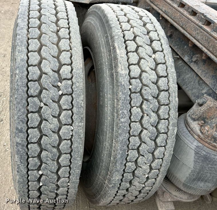 image for item EK3600 1994 Mack CH600 semi truck