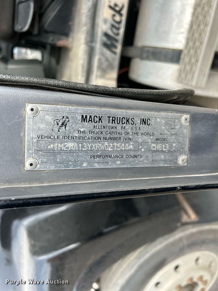 image for item EK3600 1994 Mack CH600 semi truck