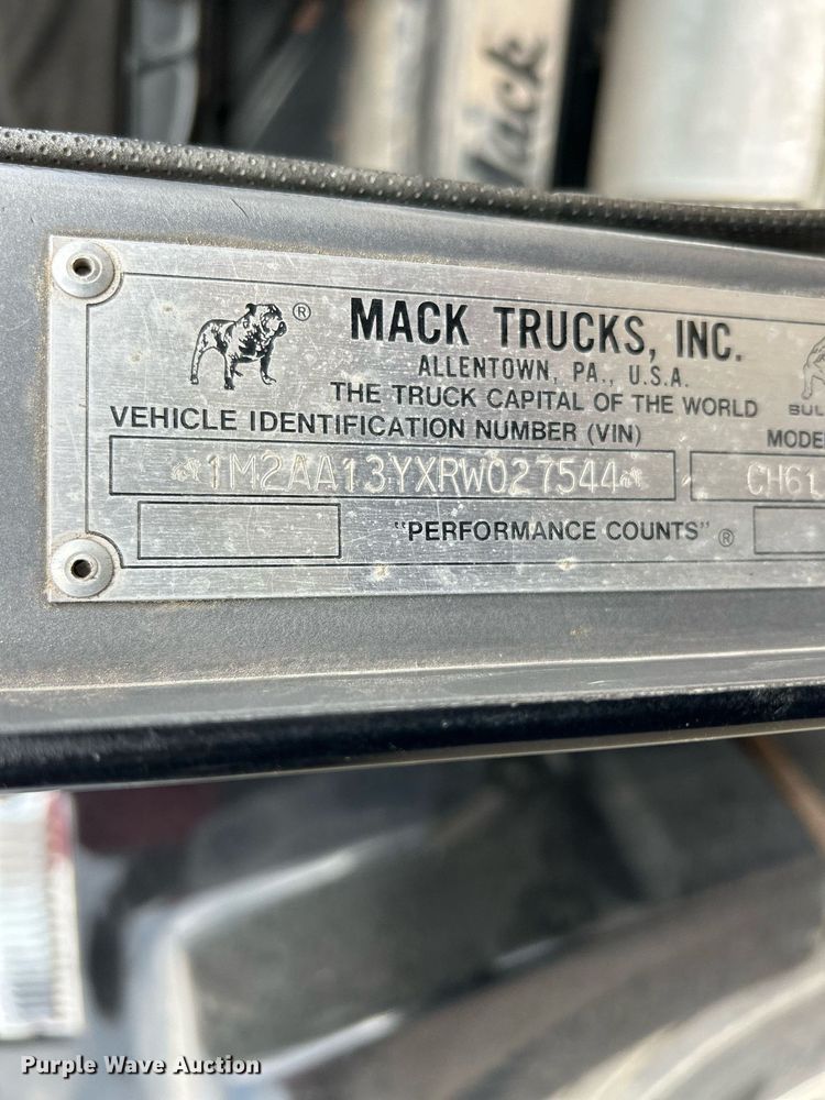 image for item EK3600 1994 Mack CH600 semi truck