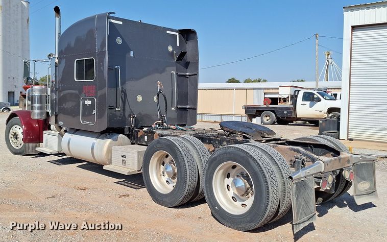 image for item EQ2310 2005 Peterbilt 379 semi truck