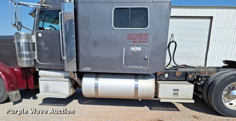 image for item EQ2310 2005 Peterbilt 379 semi truck