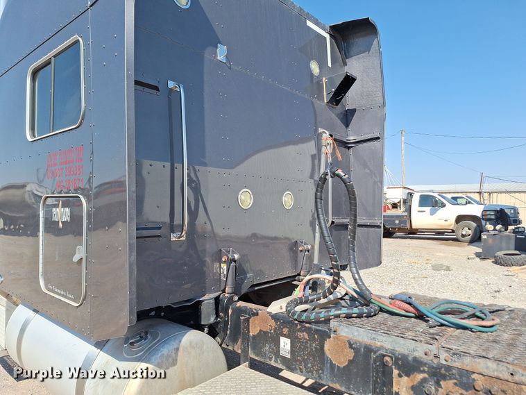 image for item EQ2310 2005 Peterbilt 379 semi truck