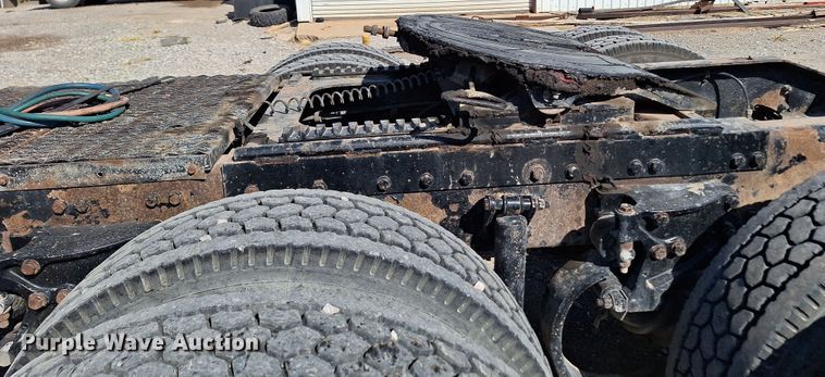 image for item EQ2310 2005 Peterbilt 379 semi truck