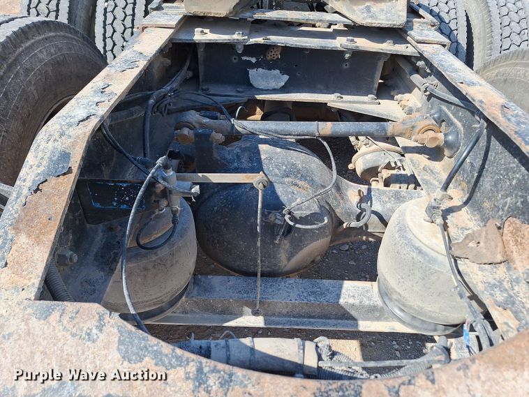 image for item EQ2310 2005 Peterbilt 379 semi truck