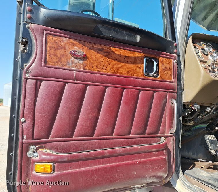 image for item EQ2310 2005 Peterbilt 379 semi truck