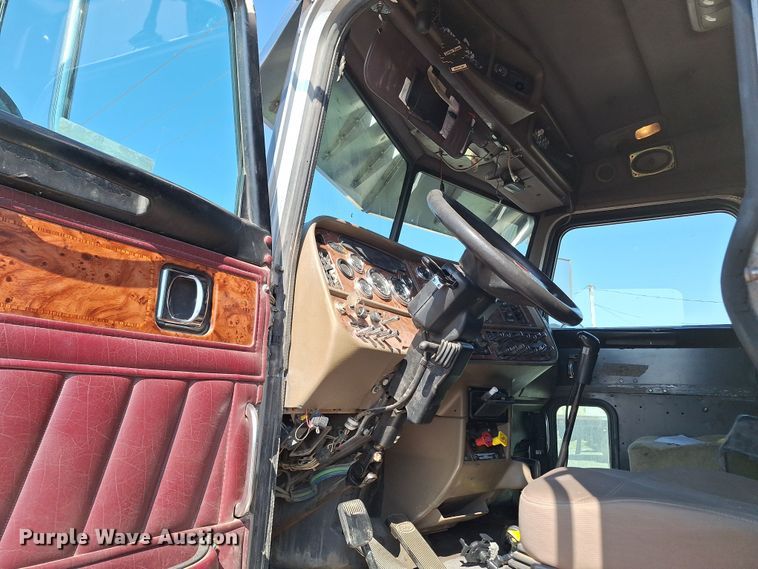 image for item EQ2310 2005 Peterbilt 379 semi truck