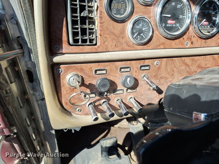 image for item EQ2310 2005 Peterbilt 379 semi truck