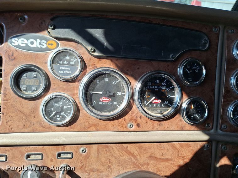 image for item EQ2310 2005 Peterbilt 379 semi truck