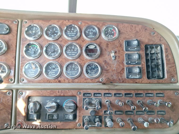 image for item EQ2310 2005 Peterbilt 379 semi truck