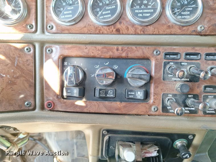 image for item EQ2310 2005 Peterbilt 379 semi truck