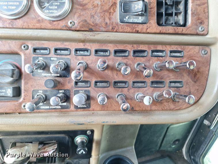 image for item EQ2310 2005 Peterbilt 379 semi truck