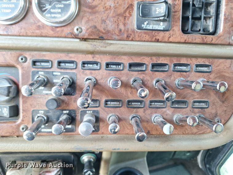 image for item EQ2310 2005 Peterbilt 379 semi truck