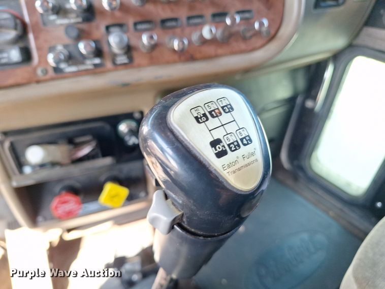 image for item EQ2310 2005 Peterbilt 379 semi truck