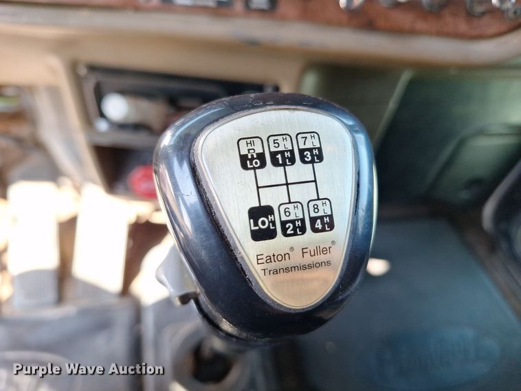 image for item EQ2310 2005 Peterbilt 379 semi truck