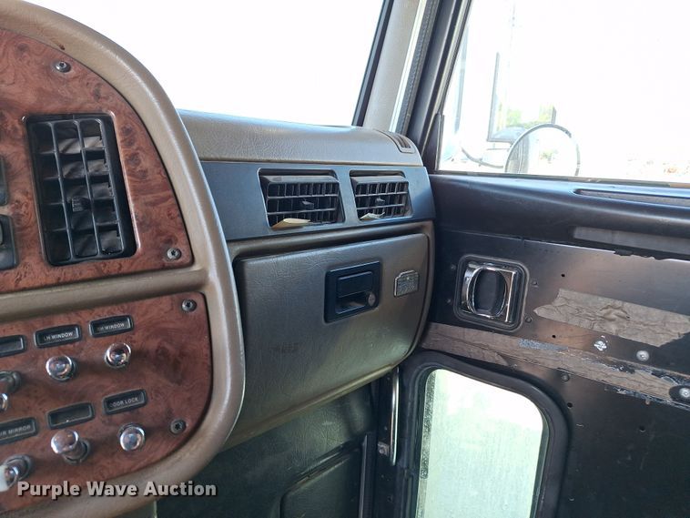 image for item EQ2310 2005 Peterbilt 379 semi truck