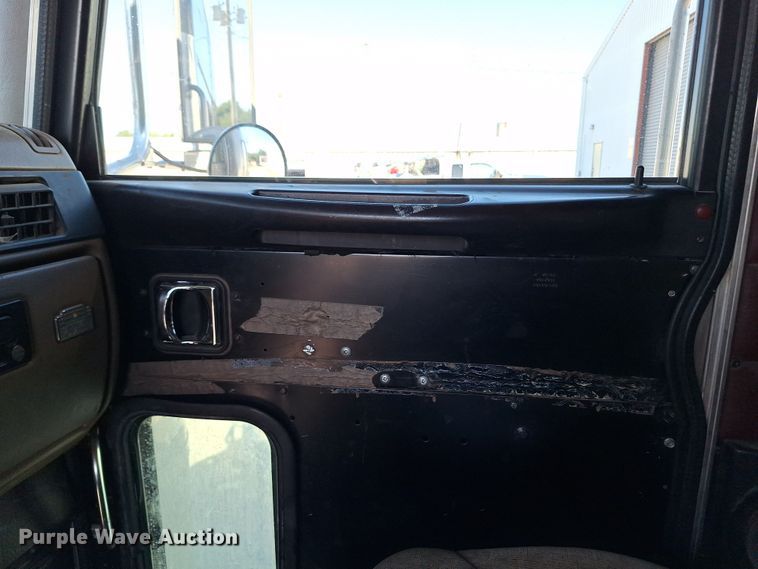 image for item EQ2310 2005 Peterbilt 379 semi truck