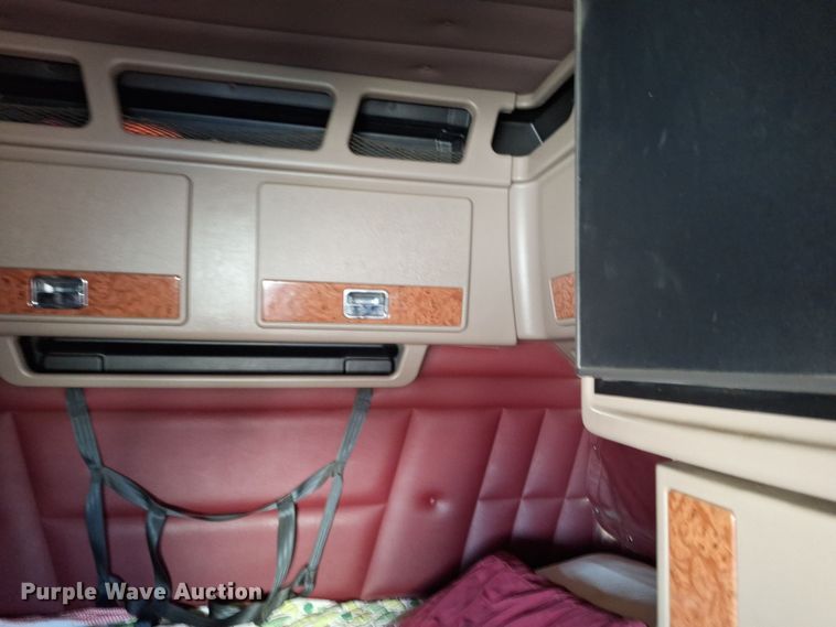 image for item EQ2310 2005 Peterbilt 379 semi truck