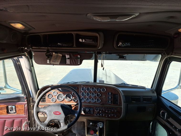 image for item EQ2310 2005 Peterbilt 379 semi truck