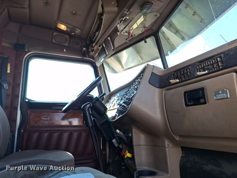 image for item EQ2310 2005 Peterbilt 379 semi truck