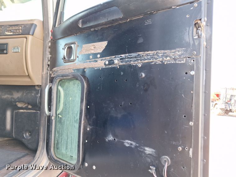 image for item EQ2310 2005 Peterbilt 379 semi truck