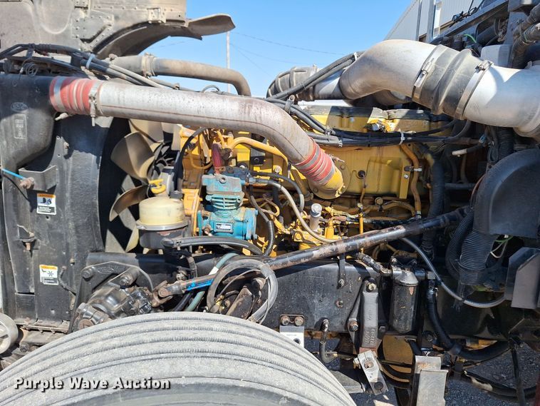 image for item EQ2310 2005 Peterbilt 379 semi truck