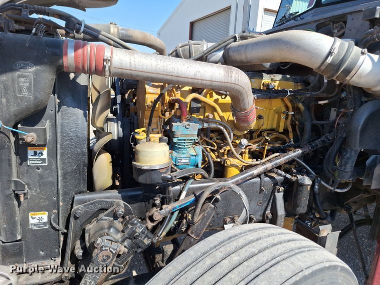 image for item EQ2310 2005 Peterbilt 379 semi truck