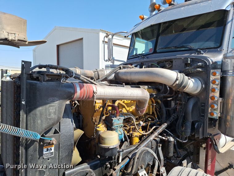 image for item EQ2310 2005 Peterbilt 379 semi truck