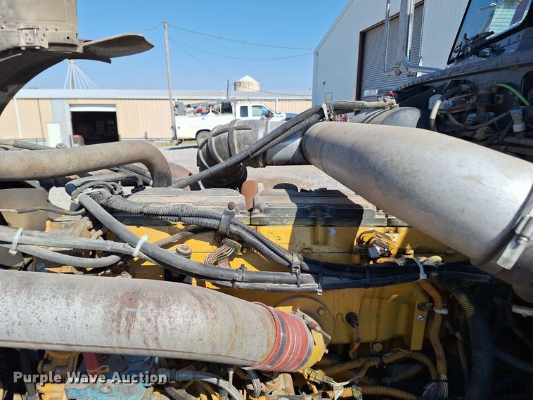 image for item EQ2310 2005 Peterbilt 379 semi truck