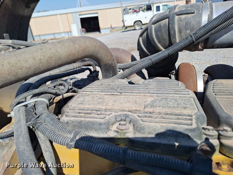 image for item EQ2310 2005 Peterbilt 379 semi truck