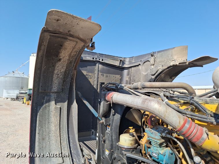 image for item EQ2310 2005 Peterbilt 379 semi truck