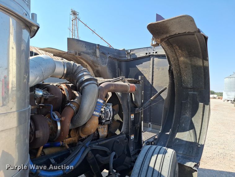 image for item EQ2310 2005 Peterbilt 379 semi truck