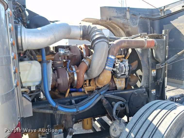 image for item EQ2310 2005 Peterbilt 379 semi truck