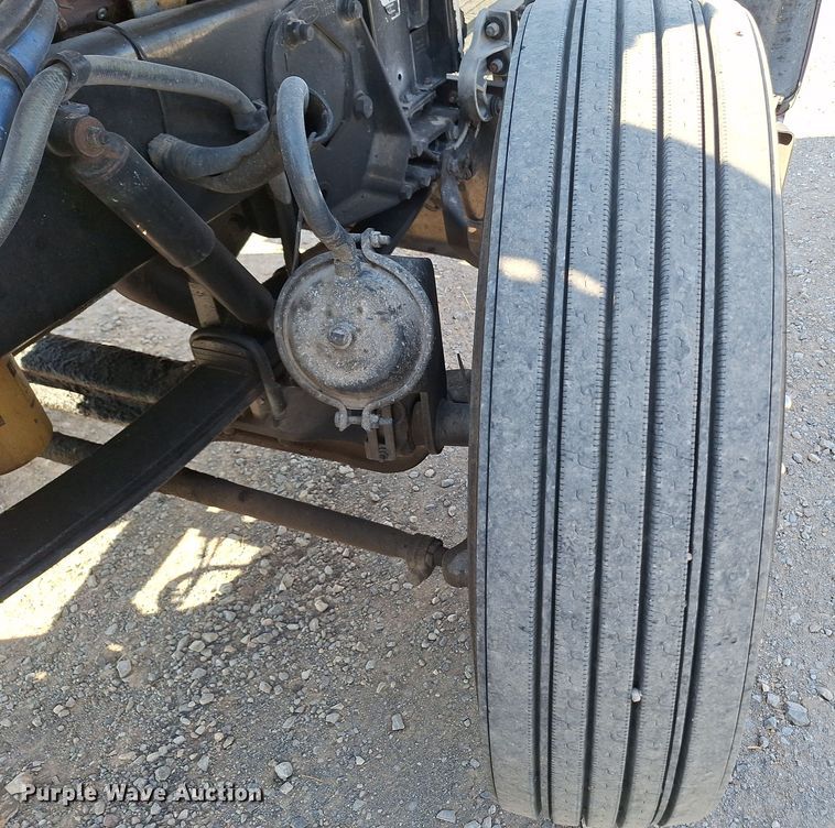 image for item EQ2310 2005 Peterbilt 379 semi truck