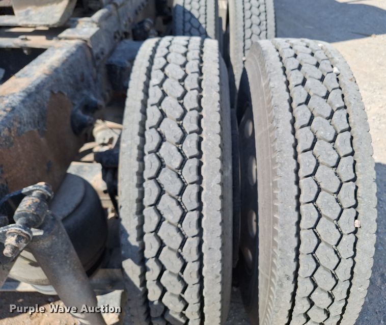 image for item EQ2310 2005 Peterbilt 379 semi truck