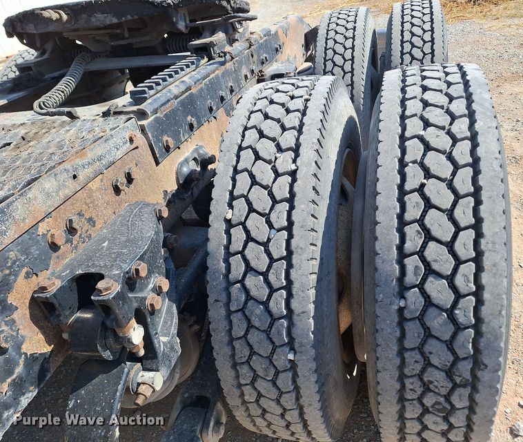 image for item EQ2310 2005 Peterbilt 379 semi truck