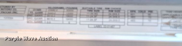 image for item EQ2310 2005 Peterbilt 379 semi truck