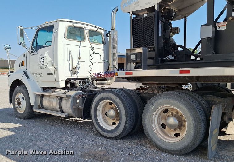 image for item EQ2311 2007 Sterling A-Line semi truck