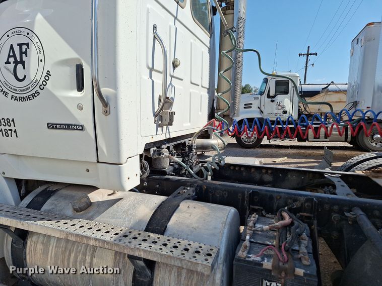 image for item EQ2311 2007 Sterling A-Line semi truck