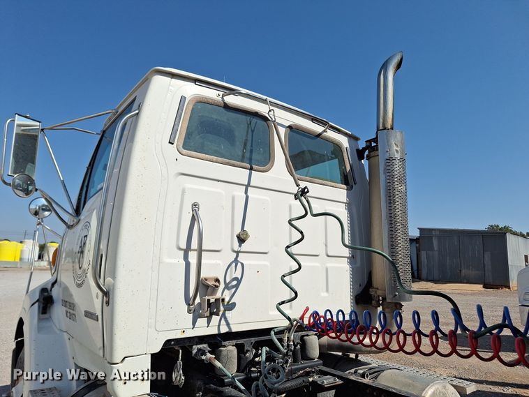 image for item EQ2311 2007 Sterling A-Line semi truck