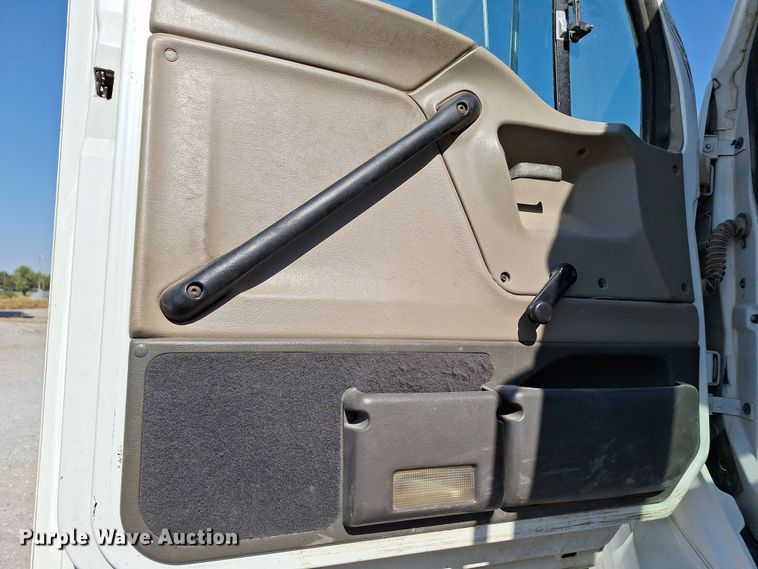 image for item EQ2311 2007 Sterling A-Line semi truck