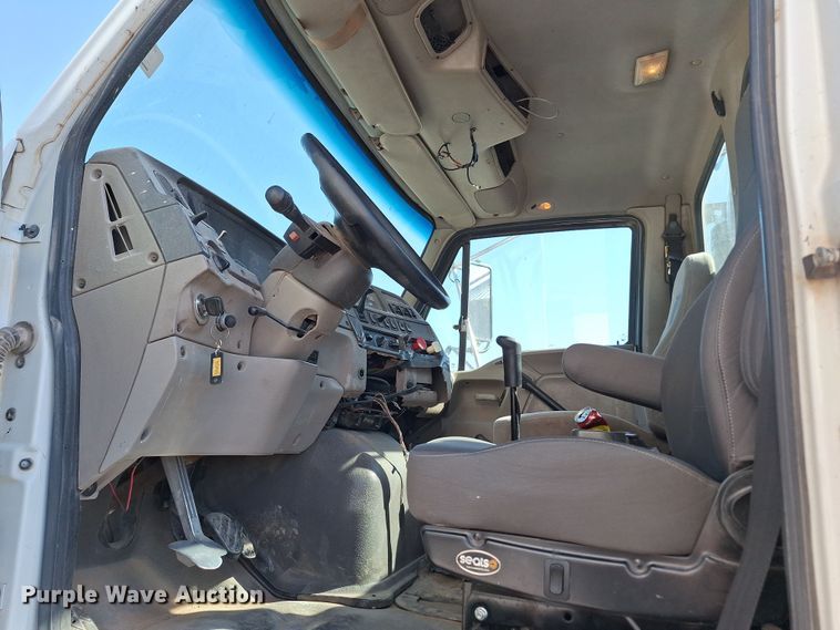 image for item EQ2311 2007 Sterling A-Line semi truck