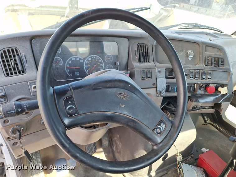 image for item EQ2311 2007 Sterling A-Line semi truck