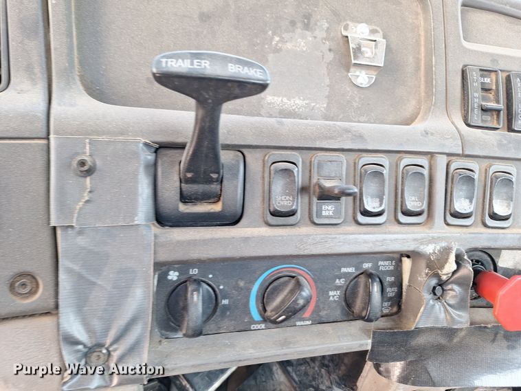 image for item EQ2311 2007 Sterling A-Line semi truck