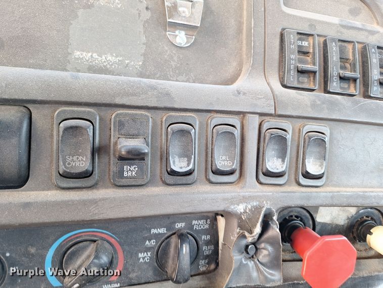 image for item EQ2311 2007 Sterling A-Line semi truck