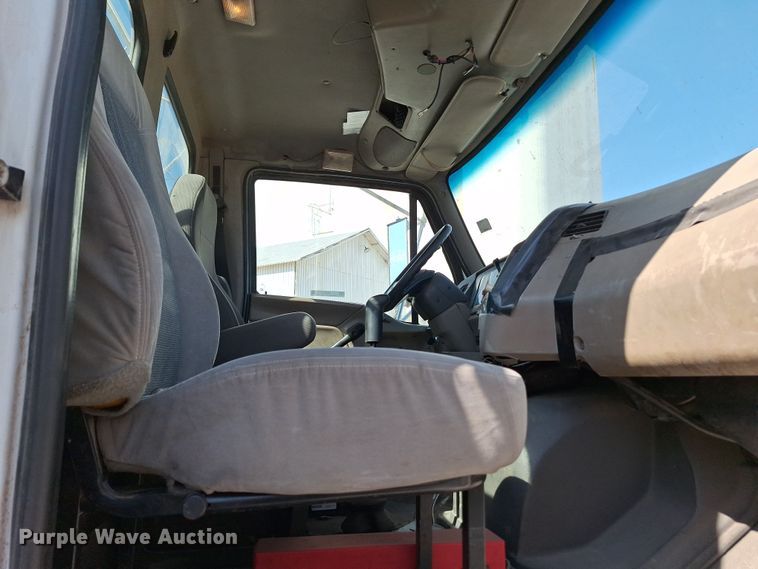 image for item EQ2311 2007 Sterling A-Line semi truck