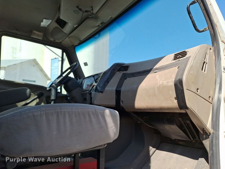 image for item EQ2311 2007 Sterling A-Line semi truck