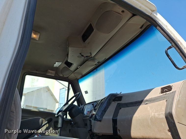 image for item EQ2311 2007 Sterling A-Line semi truck