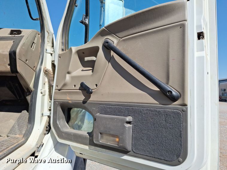 image for item EQ2311 2007 Sterling A-Line semi truck