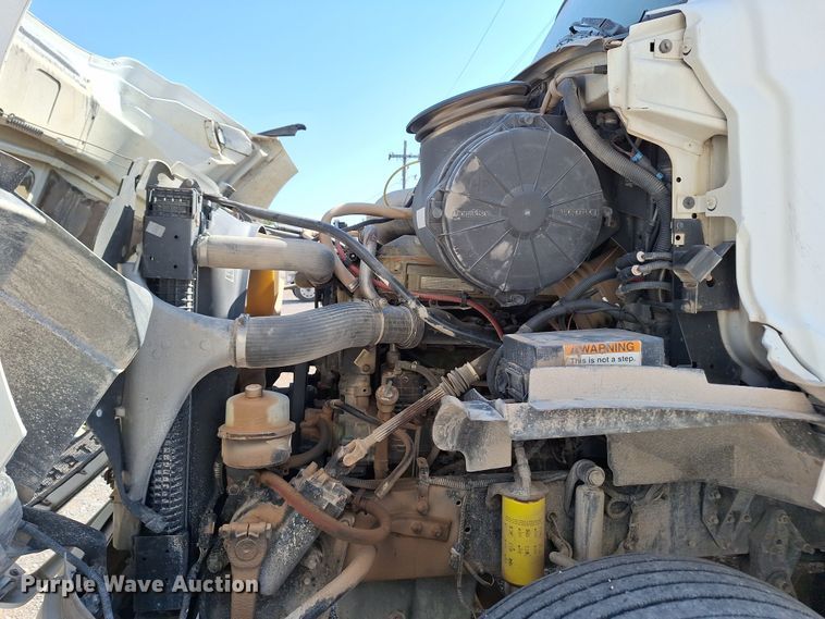 image for item EQ2311 2007 Sterling A-Line semi truck